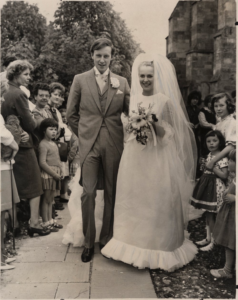 Candida Betjeman a Belleville Couture-ben Rupert Lycett Greennel való esküvőjére, 1963. június alkotó: English Photographer