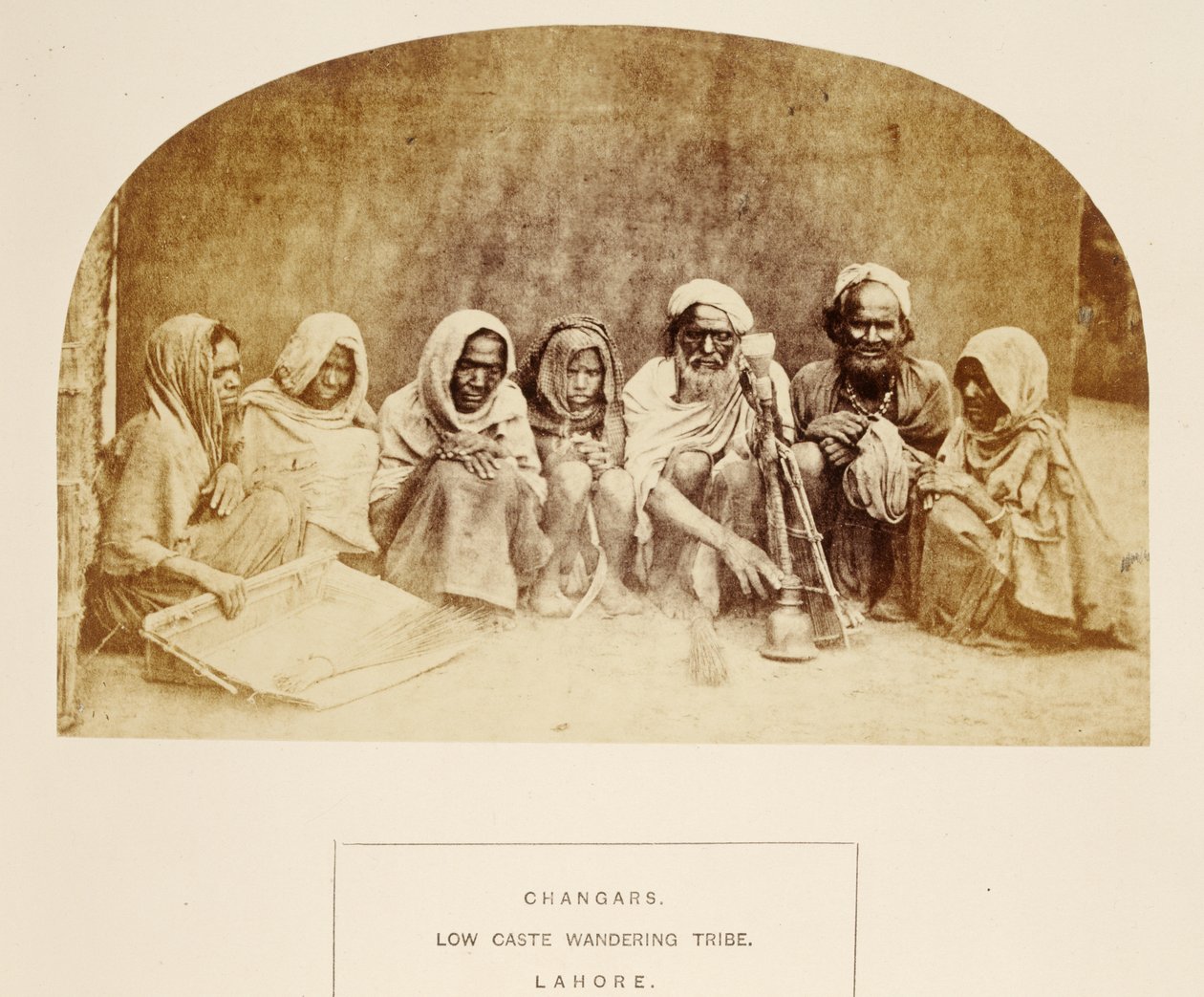 Changars, Low Caste Wandering Tribe, Lahore, a The People of India, J. Forbes Watson, megjelent 1868-ban (albumnyomat) alkotó: English Photographer