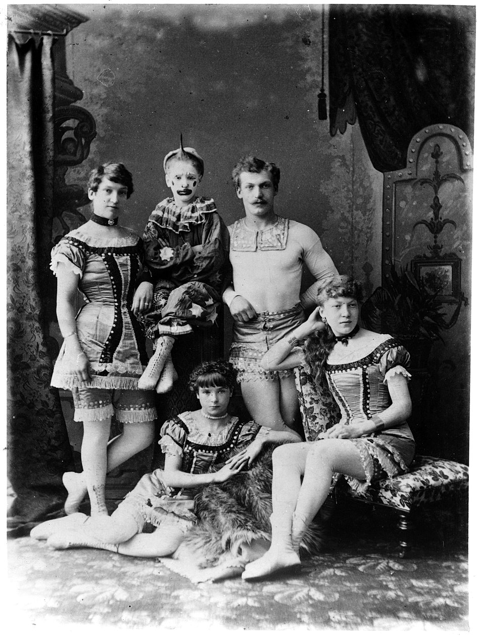 Cirkuszművészek alkotó: English Photographer