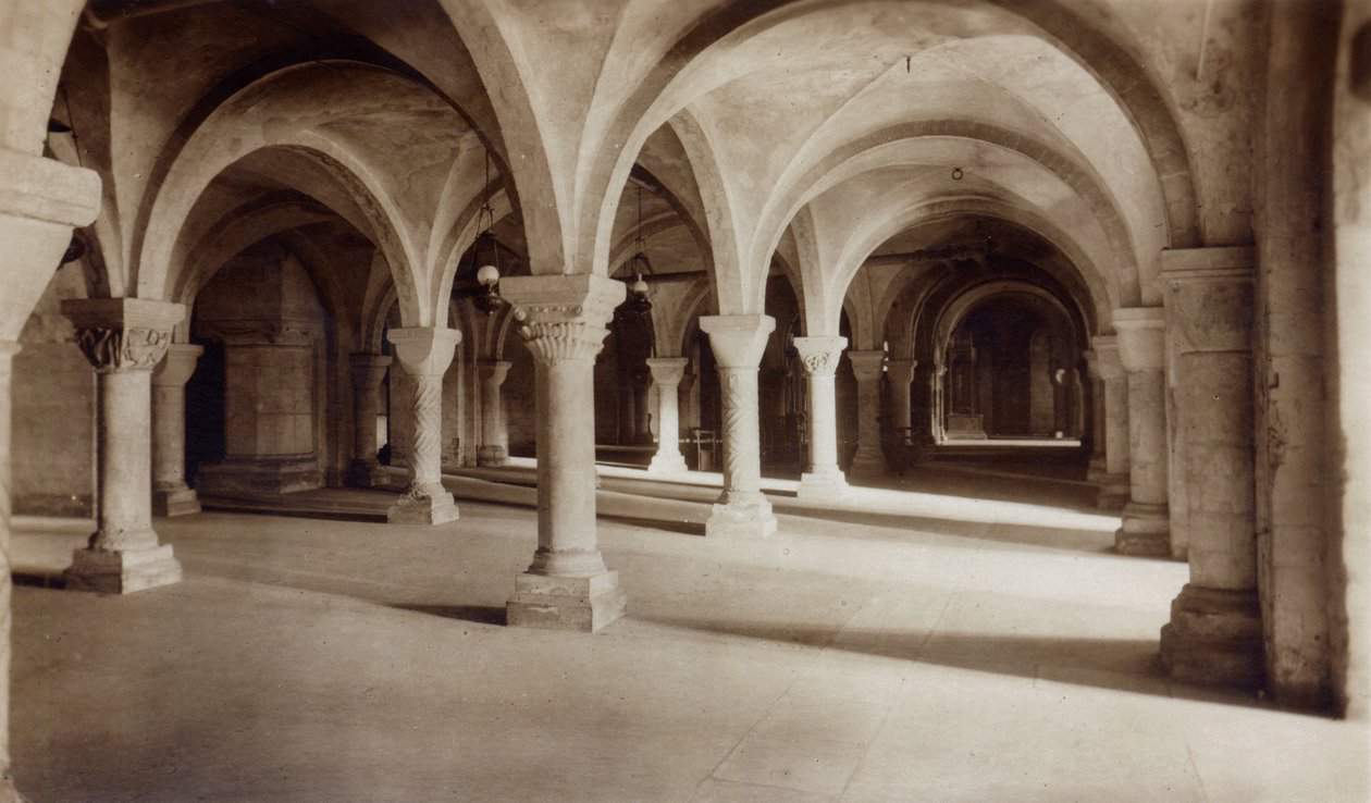 Kripta a canterburyi katedrálisban, 1920 körül alkotó: English Photographer