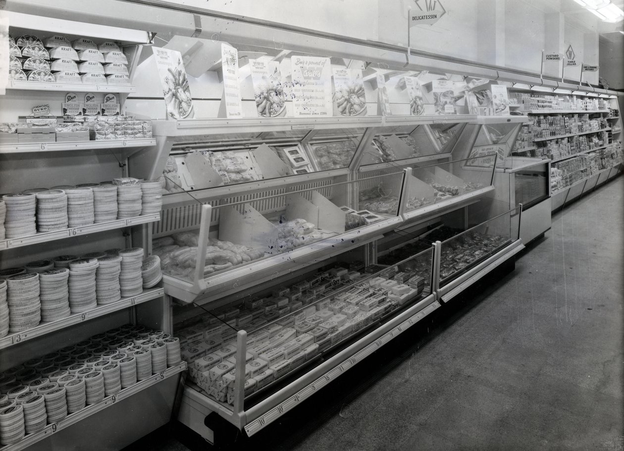 Csemegeáru folyosó, Woolworths üzlet, 1956 alkotó: English Photographer
