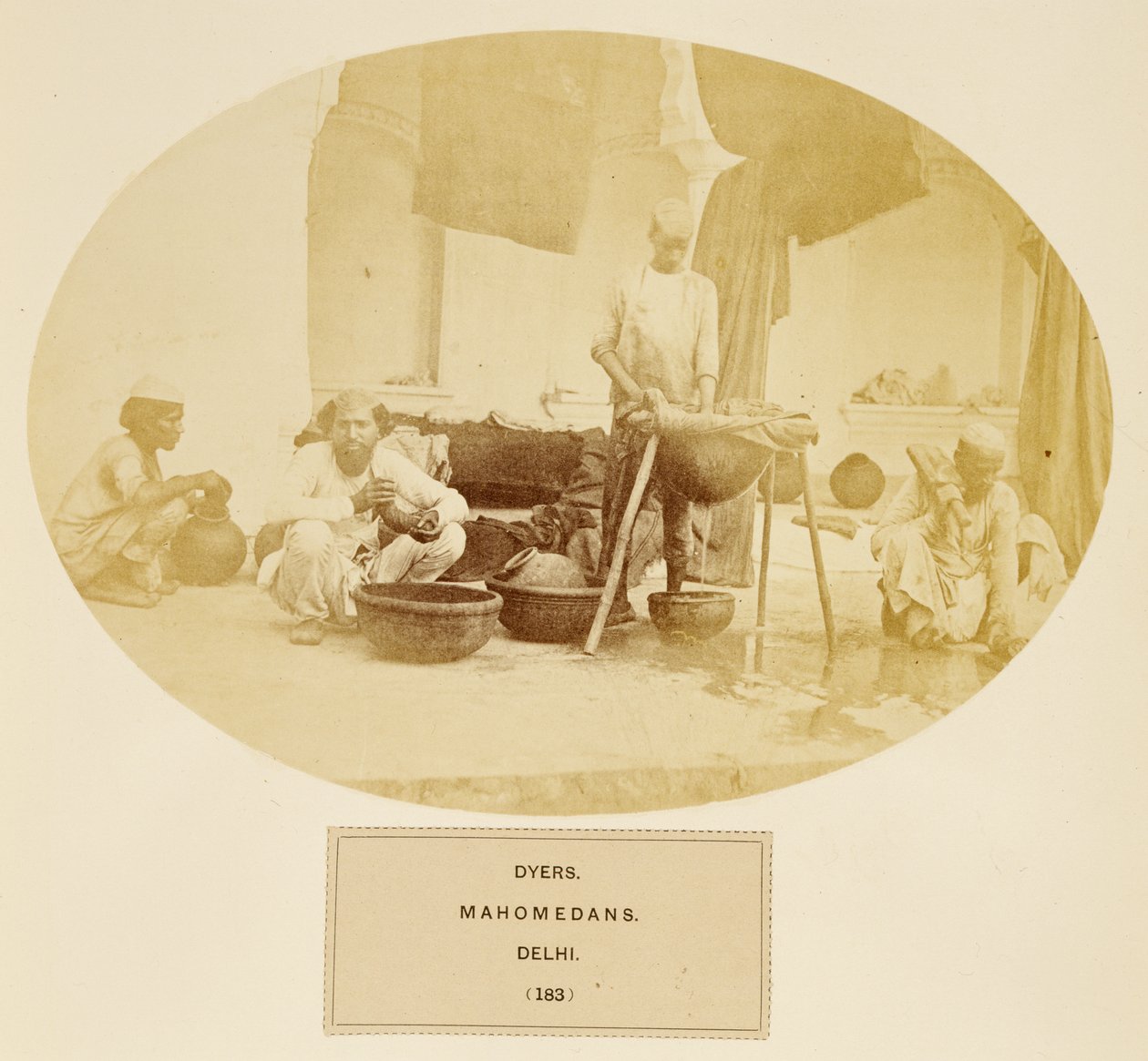 Dyers, Mahomedans, Delhi, The People of India, J. Forbes Watson, megjelent 1868 (albumnyomat) alkotó: English Photographer
