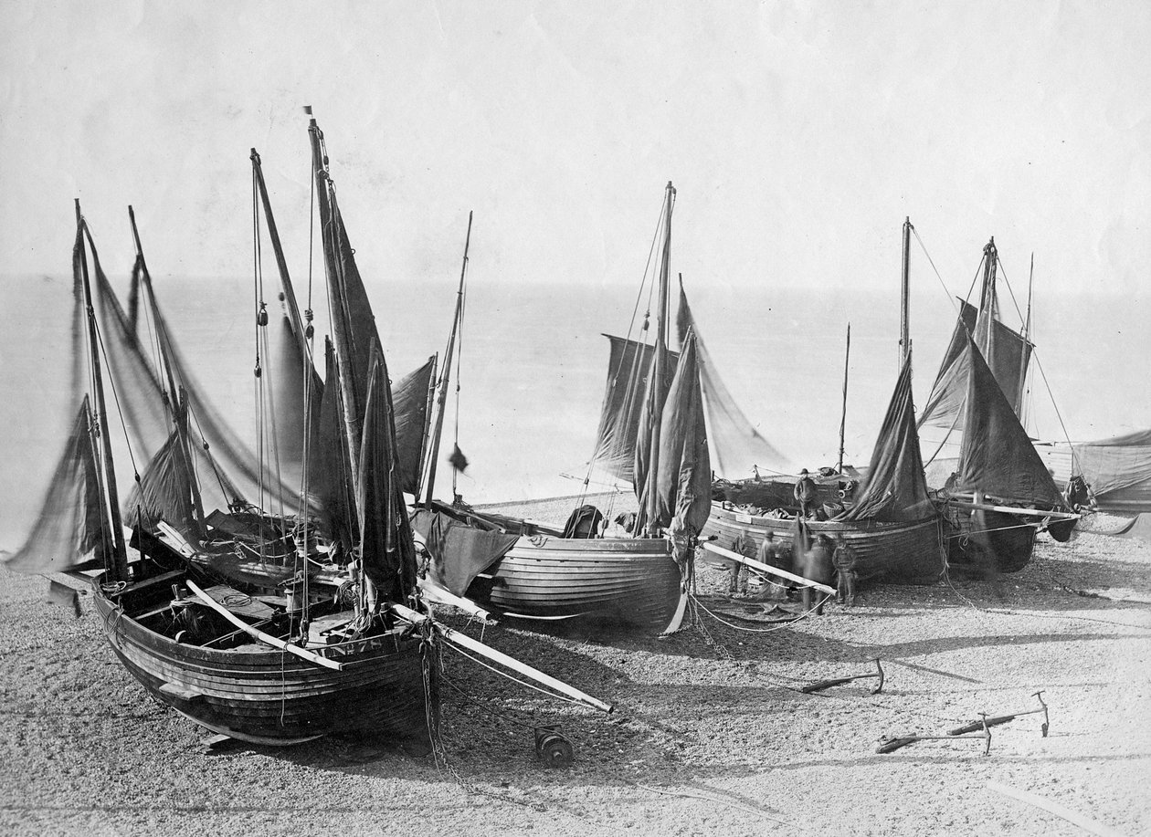 Horgászcsónakok húzódtak fel a Shoreham-by-Sea strandjára, 1880 körül (fénykép) alkotó: English Photographer