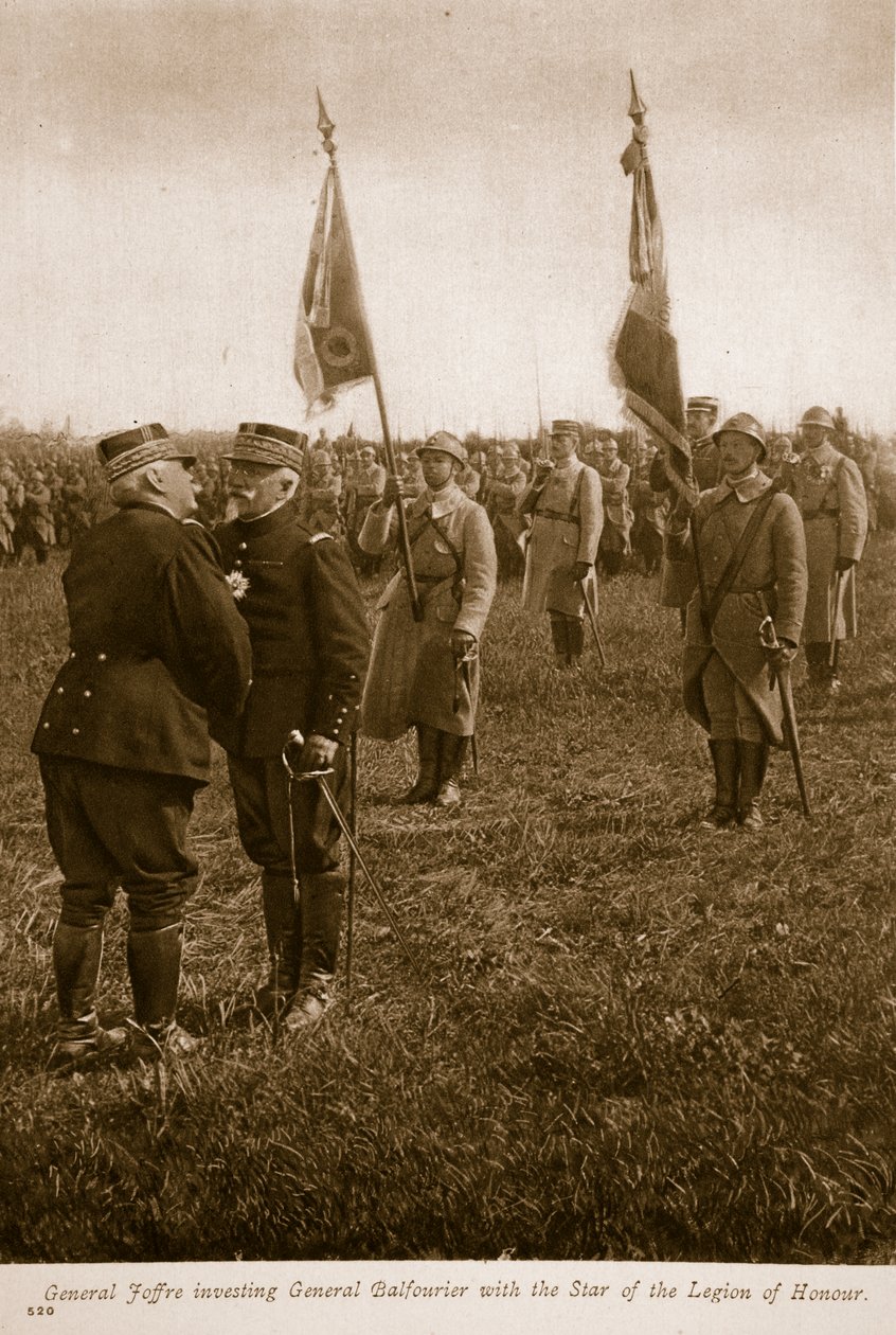Joffre tábornok a Becsületlégió csillagával ruházza fel Balfourier tábornokot, 1914-19 alkotó: English Photographer