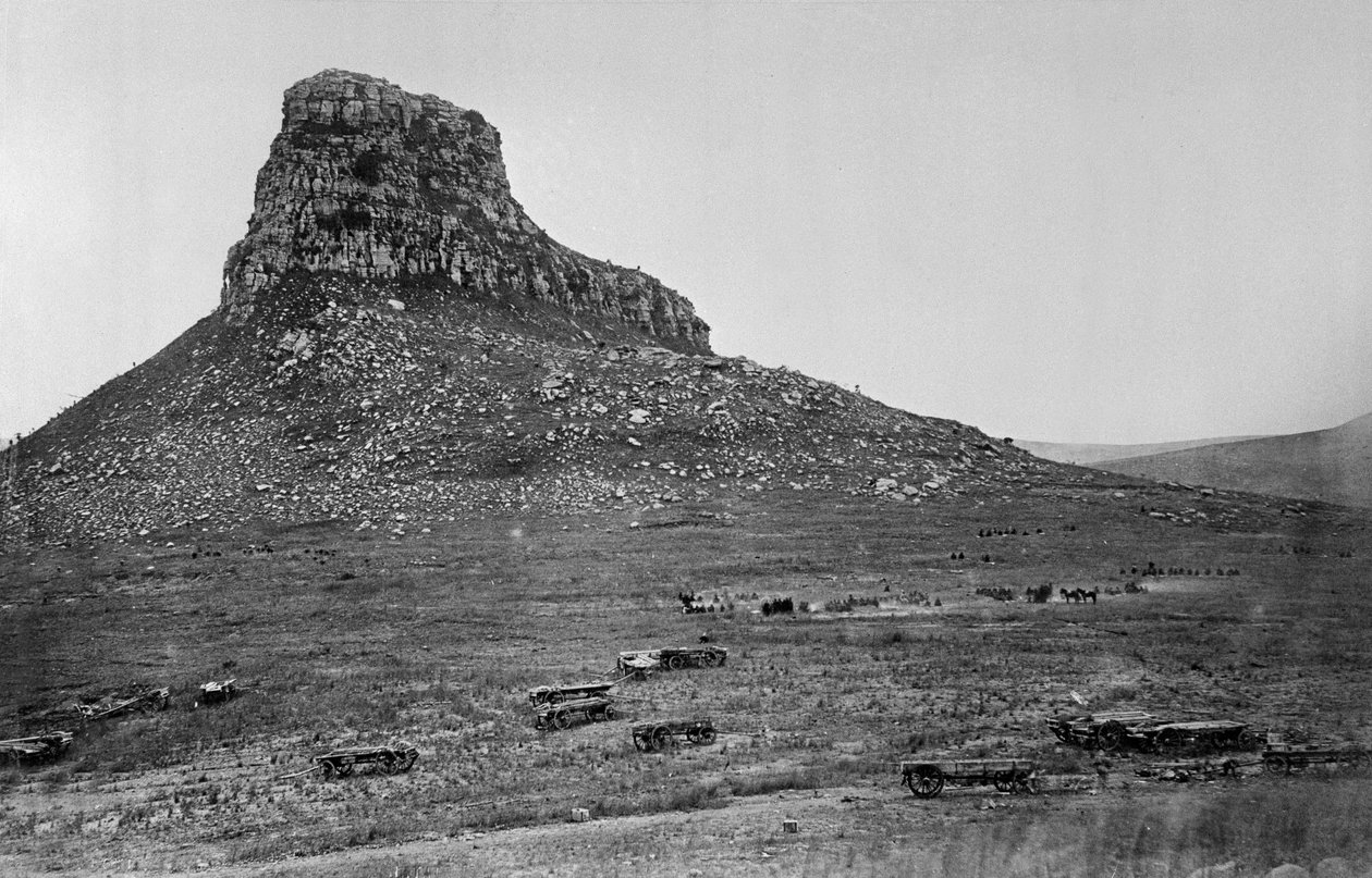 Isandhlwana a nek túloldalán, egy 43 fényképet tartalmazó albumból, amelyet George Froom állított össze a 94. ezredből a zulu háború alatt, 1879 körül alkotó: English Photographer