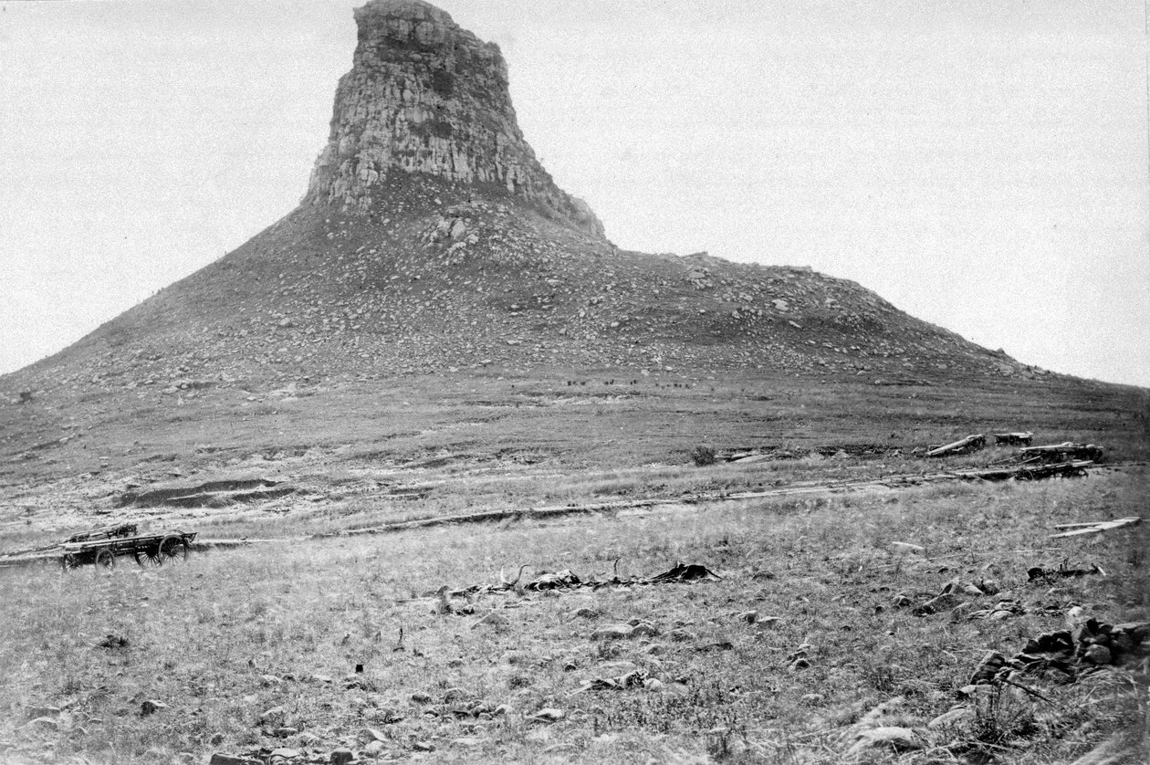 Isandlwana-hegy, 1879 alkotó: English Photographer