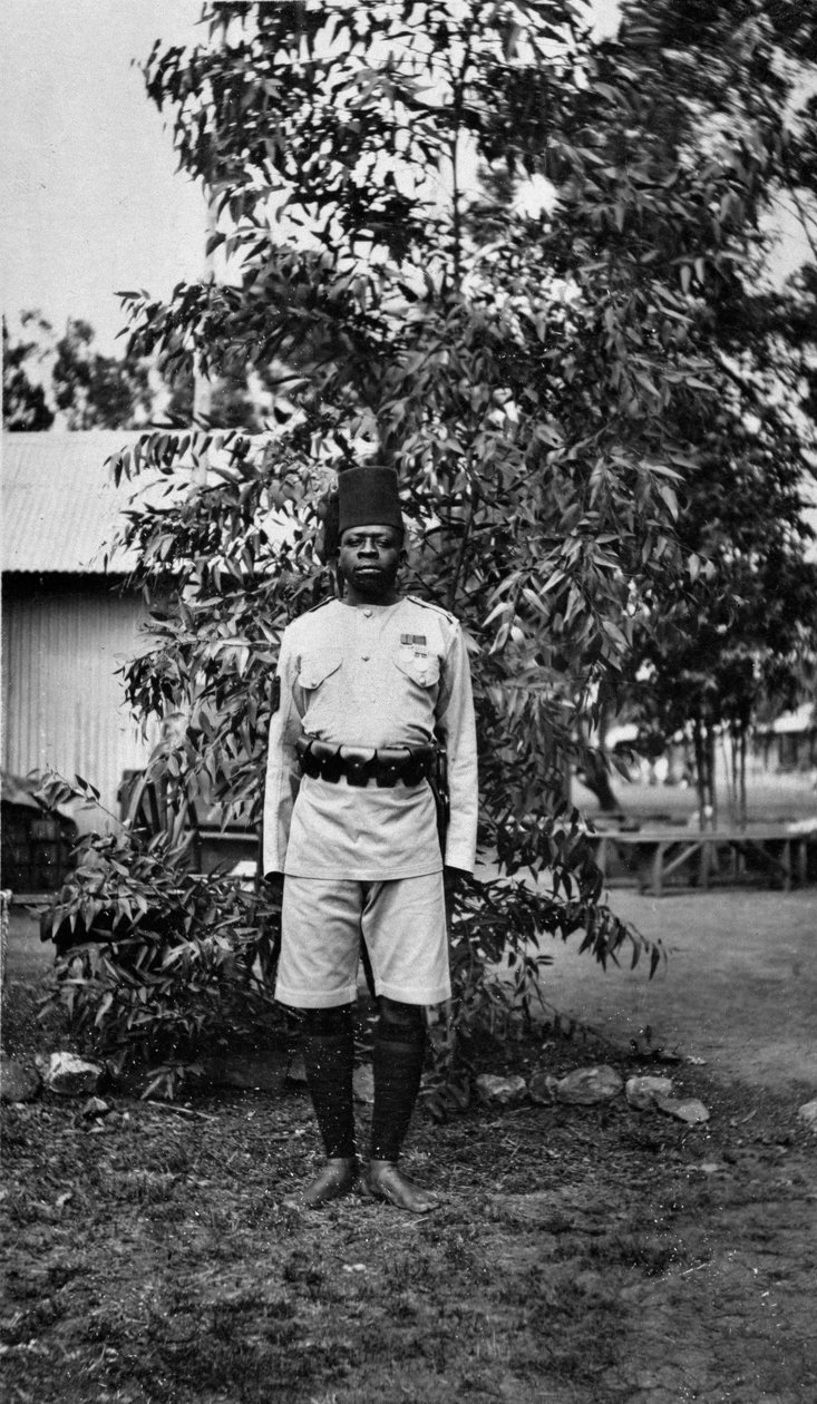 Kenyai katona, 1914 körül alkotó: English Photographer