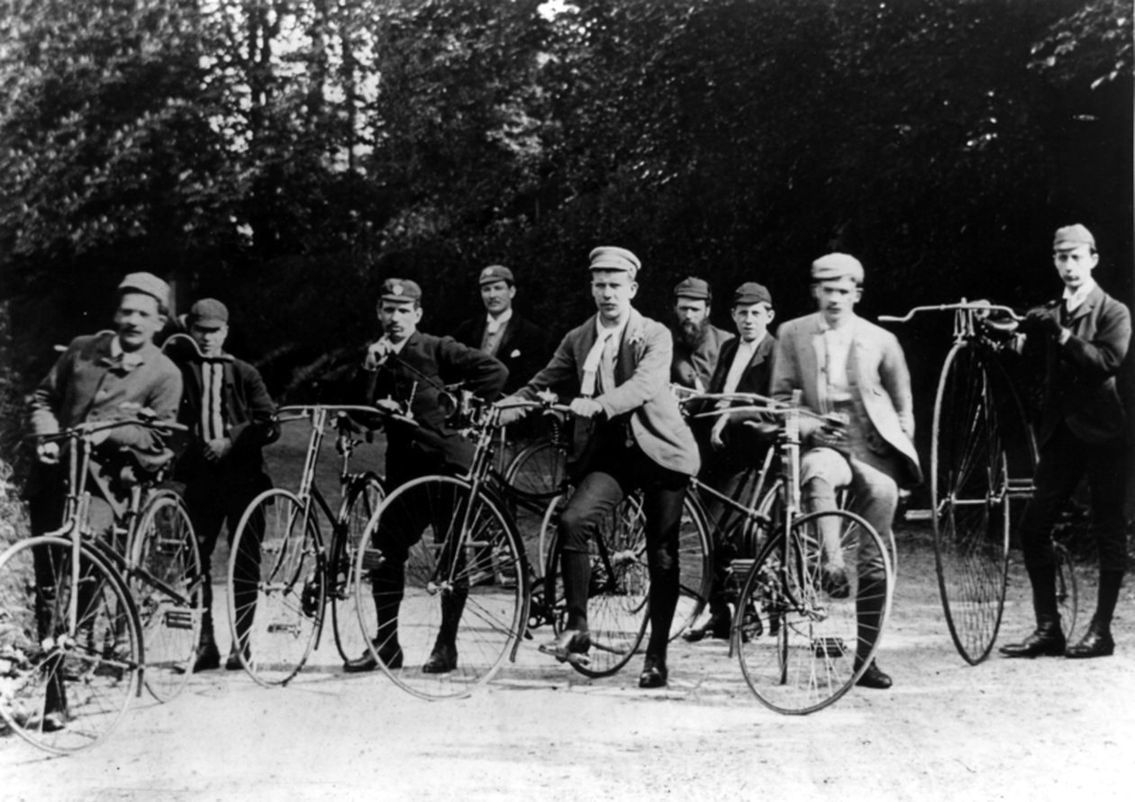 Kidderminster kerékpáros klub, 1890 alkotó: English Photographer