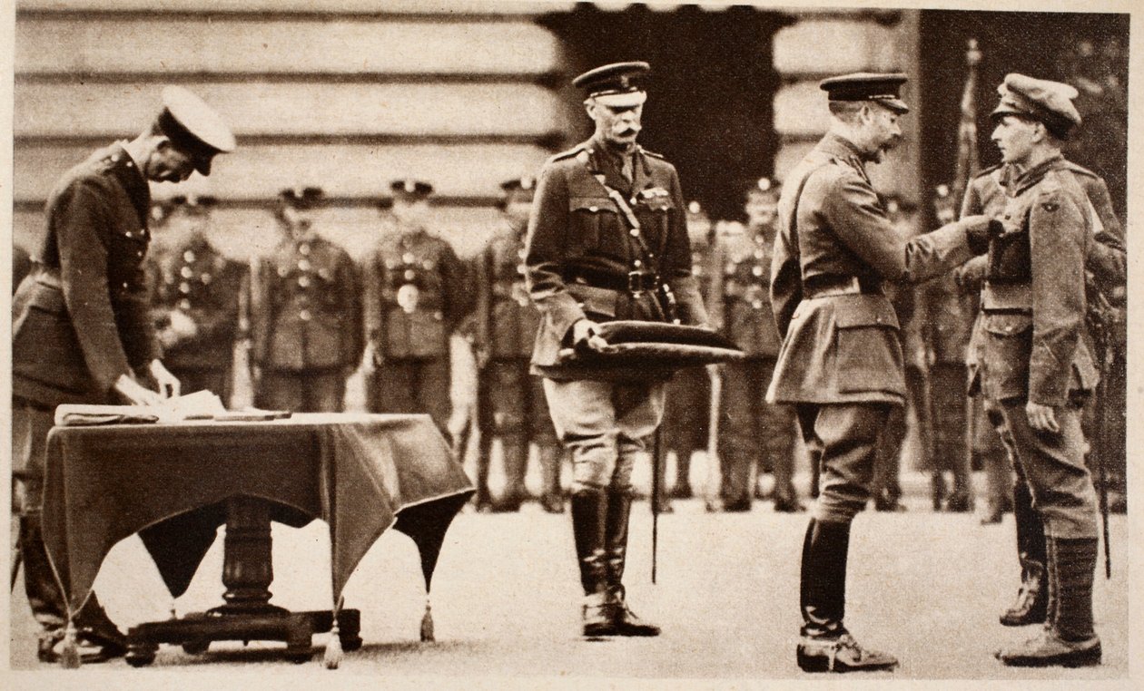 V. György király Victoria-keresztet adományozott Wilfred Edwards közlegénynek, a Kings Own Yorkshire könnyűgyalogságának, 1914-1918 alkotó: English Photographer