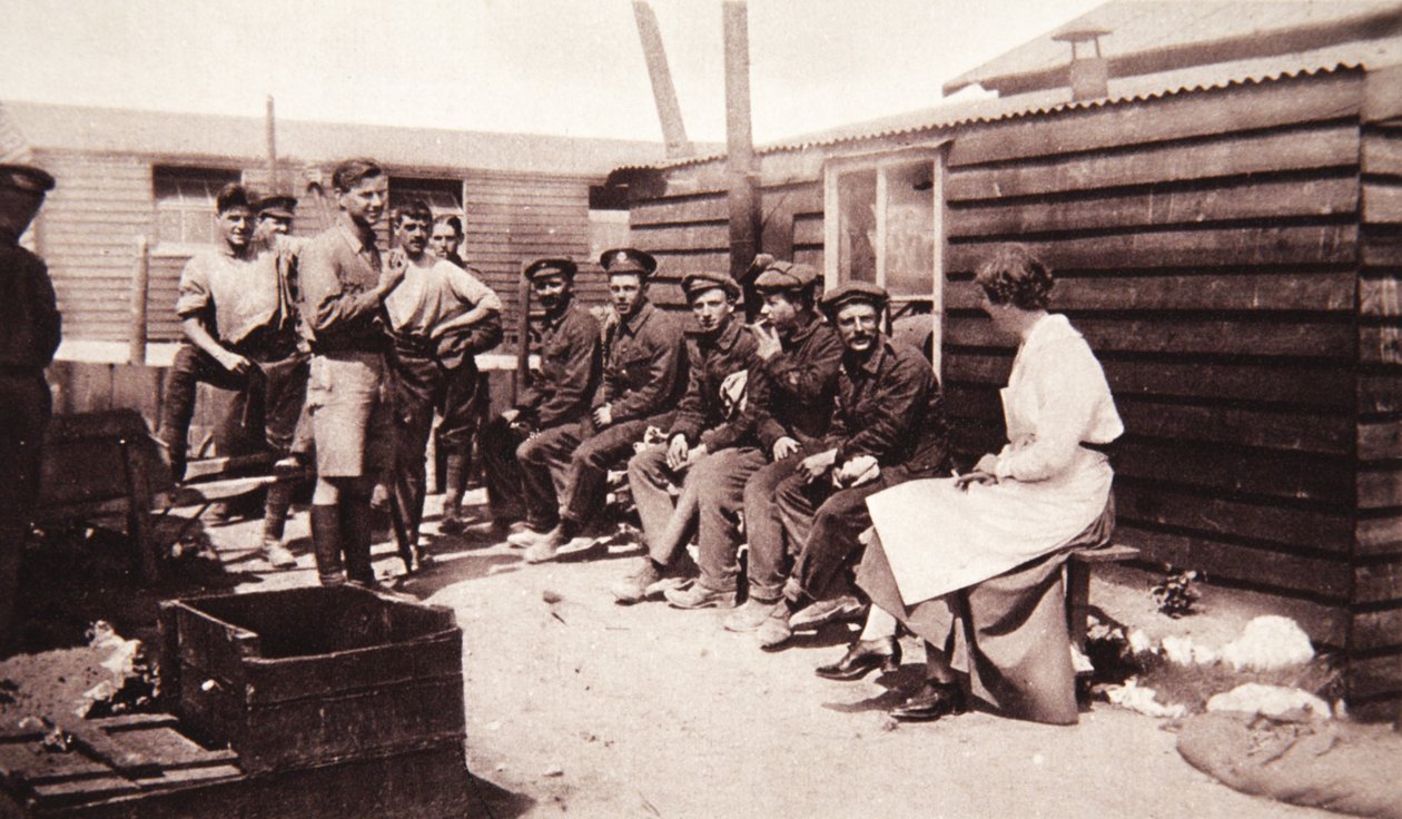 Lady Angela Forbes fürdőház az elején, a The Illustrated War Newsból, 1916 (szépia fotó) alkotó: English Photographer