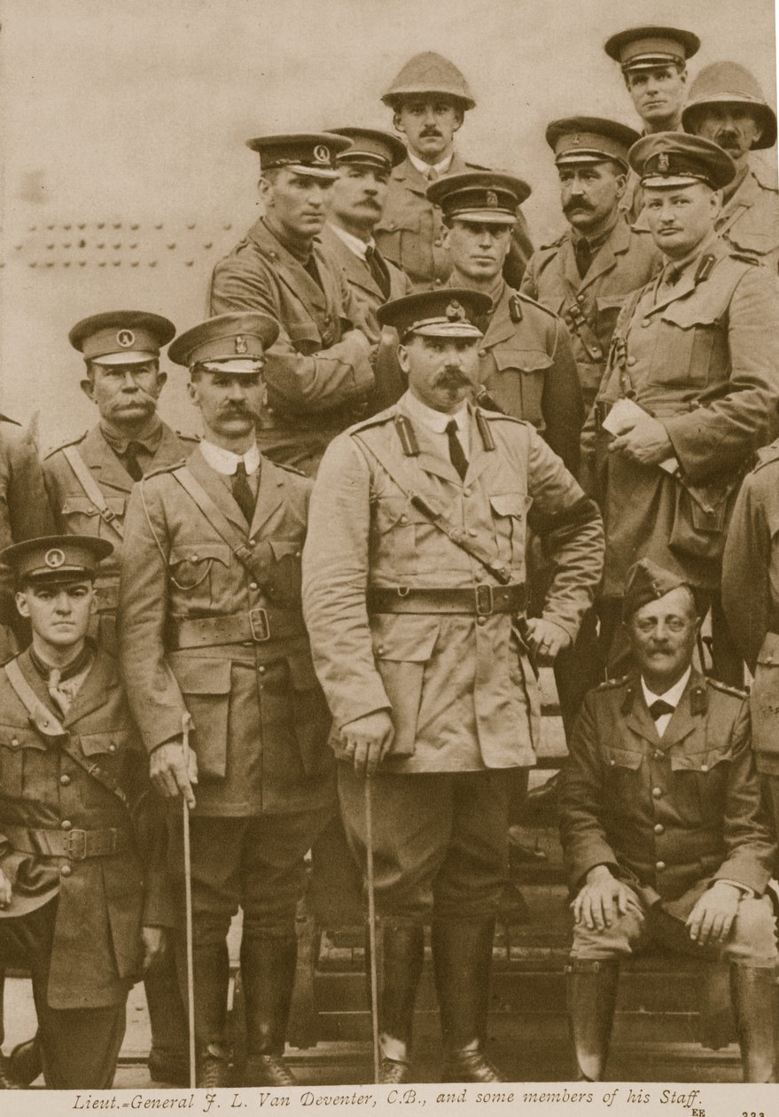 F. L. Van Deventer altábornagy, C.B és vezérkarának néhány tagja, 1914-1919 alkotó: English Photographer
