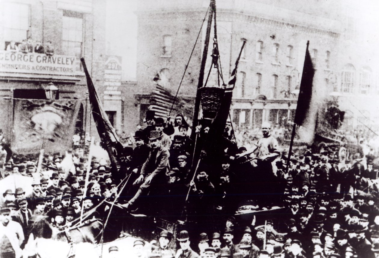 London Dock Strike, 1889 alkotó: English Photographer