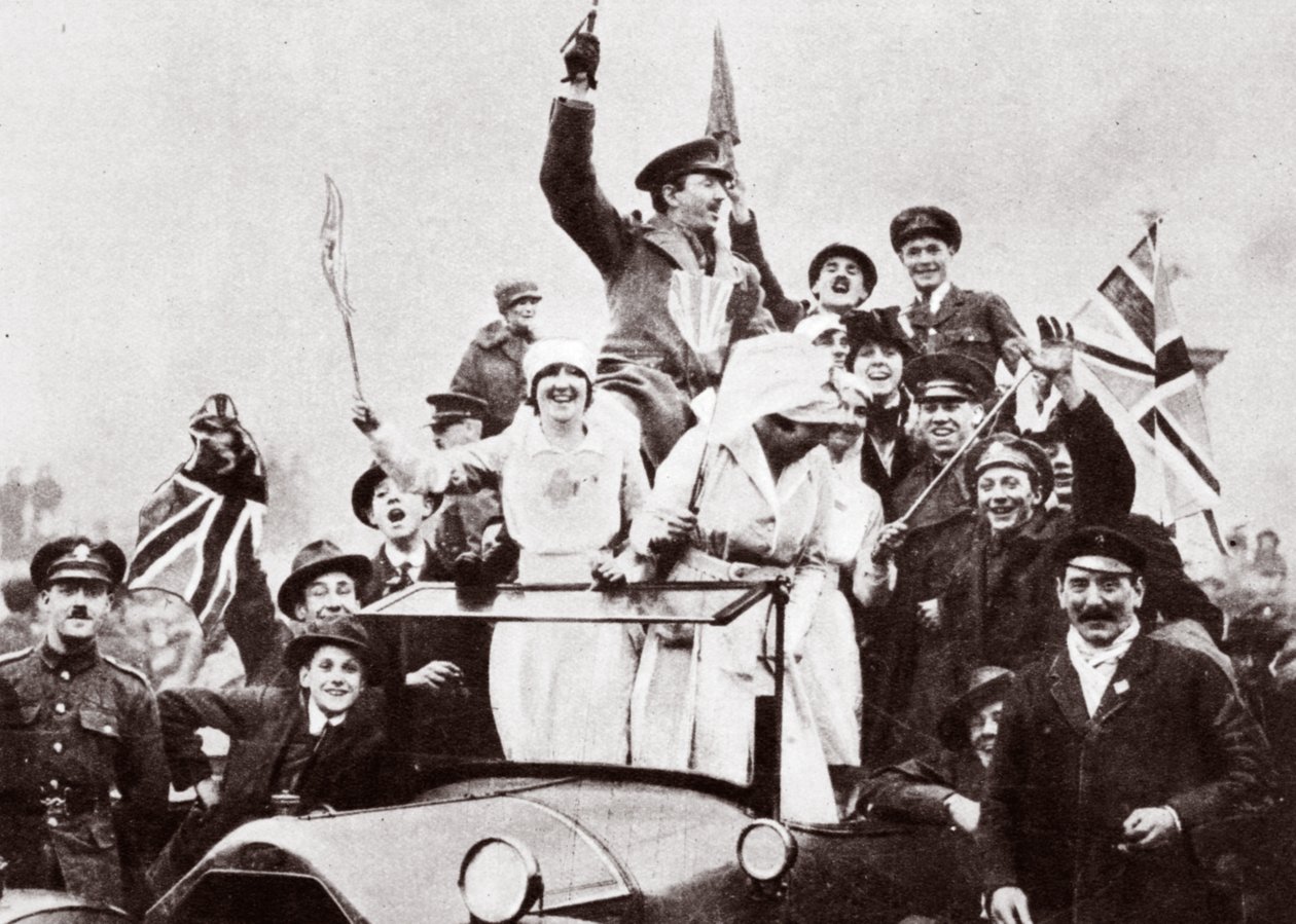 London ünnepli a fegyverszünetet, 1918 alkotó: English Photographer