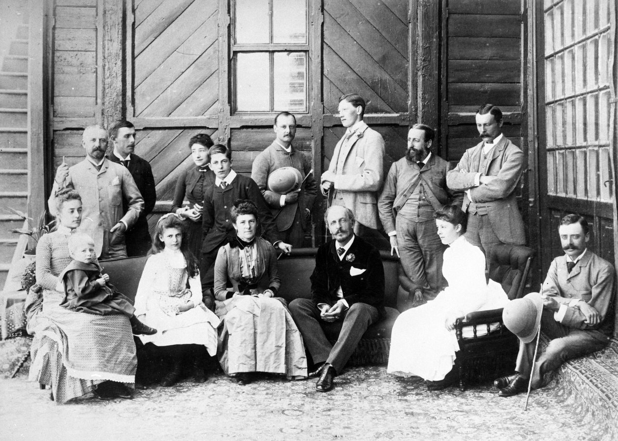Lord és Lady Dufferin és csoportja a Viceregal Lodge-ban, Shimla, 1884-88 alkotó: English Photographer