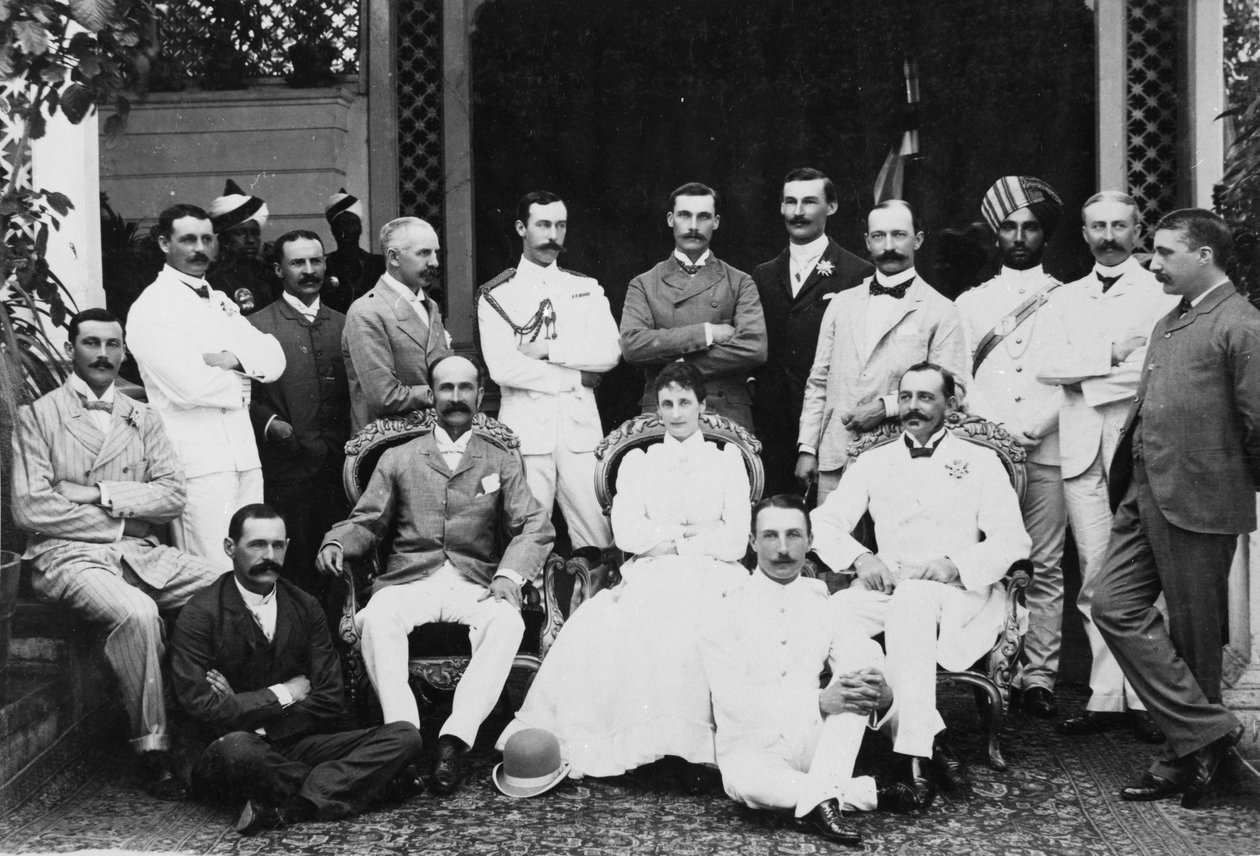 Lord és Lady Lansdowne és személyzet a Viceregal Lodge-ban, Shimla, 1888-94 alkotó: English Photographer