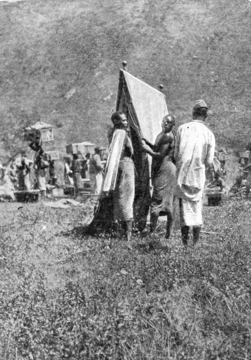 Táborozás a napok végén Március a The Graphicban 1906. október 27-én megjelent A Hold hegyeihez című cikkből alkotó: English Photographer