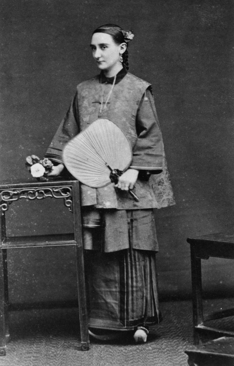 Vegyes versenyű lány, 1878 alkotó: English Photographer