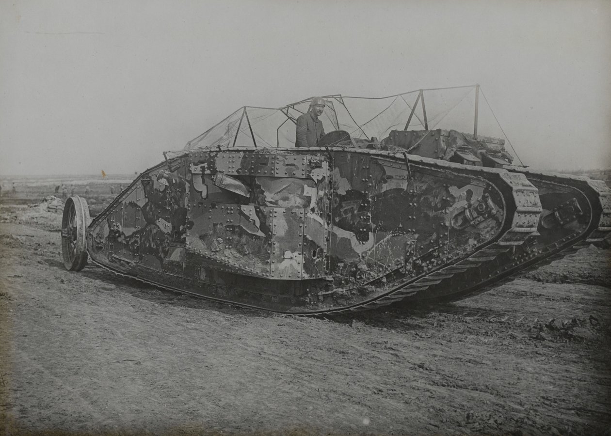 Mk 1 tank az Elvedenben, Suffolkban, 1916-ban alkotó: English Photographer