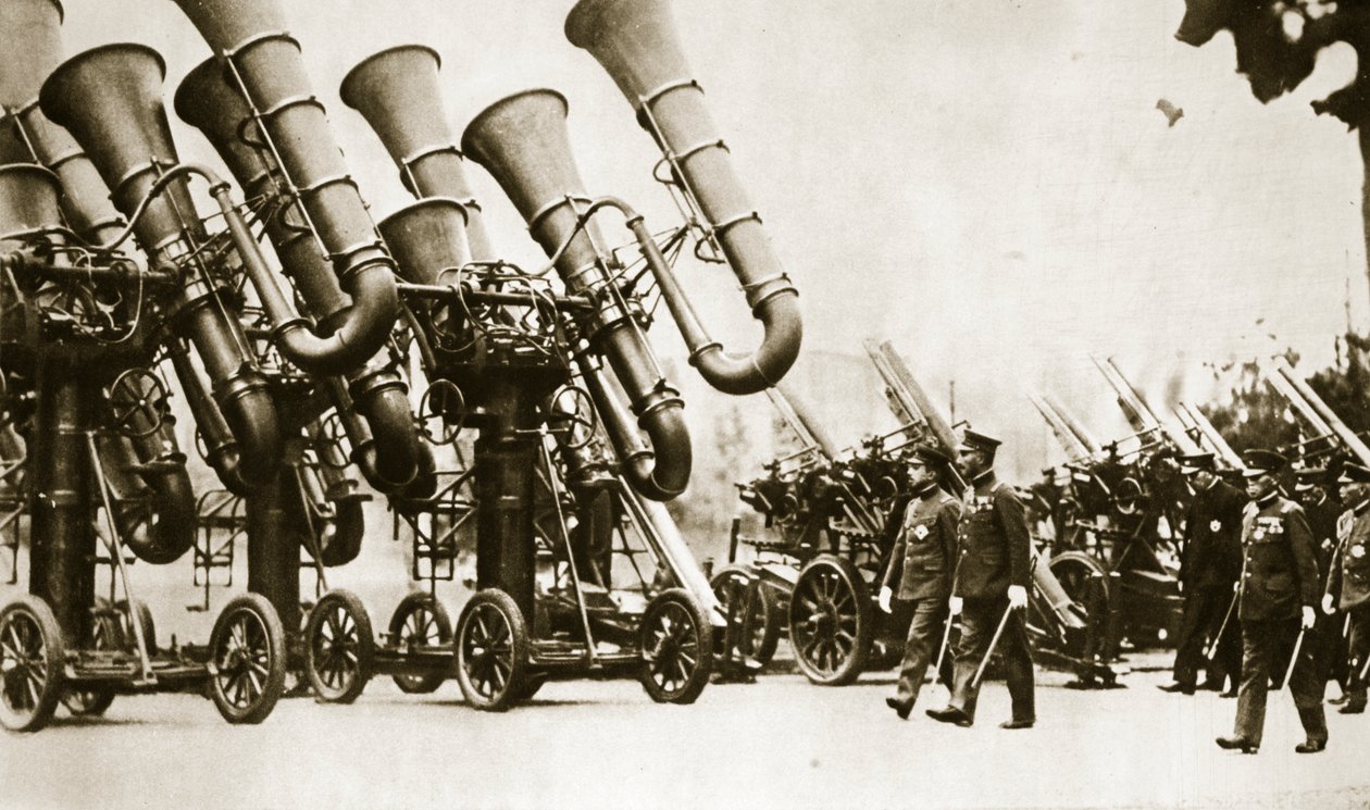 Szörnyfülű trombiták légvédelemhez (fotogravír) alkotó: English Photographer