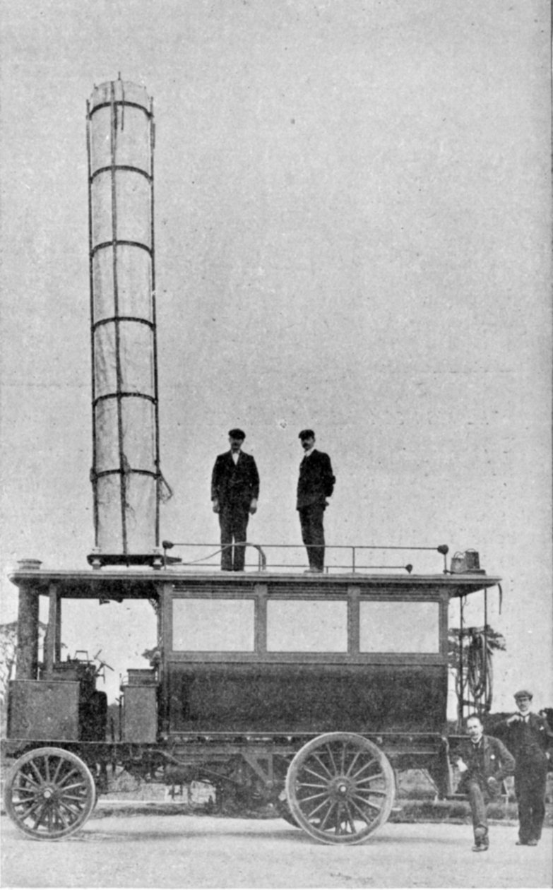 Mr. Marconis Motor Car, vezeték nélküli táviratok továbbítására és fogadására szolgáló tölcsérrel felszerelve, illusztráció a The Kingből, 1901. május 25. alkotó: English Photographer