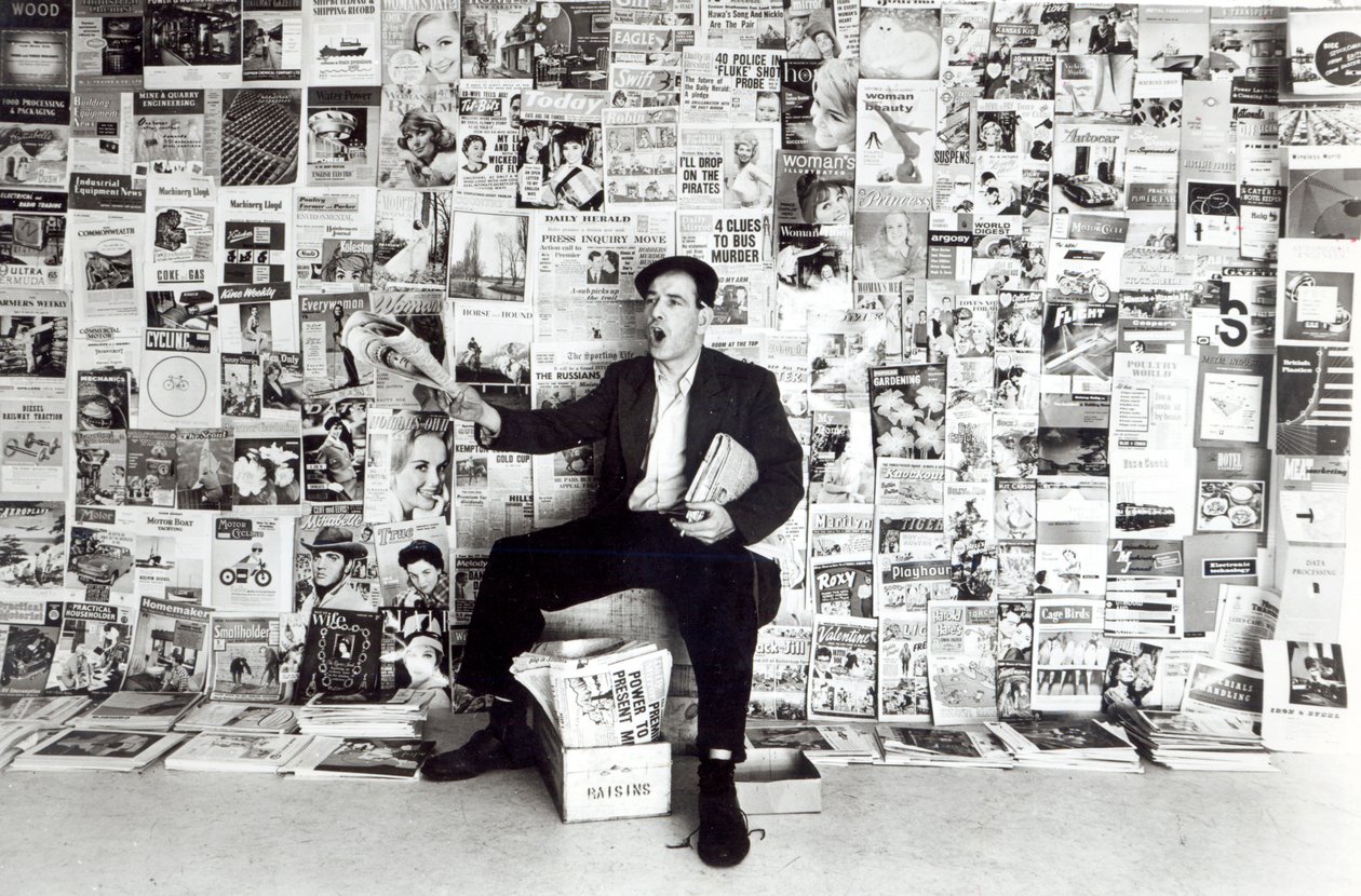 Újságárus, 1960 körül alkotó: English Photographer