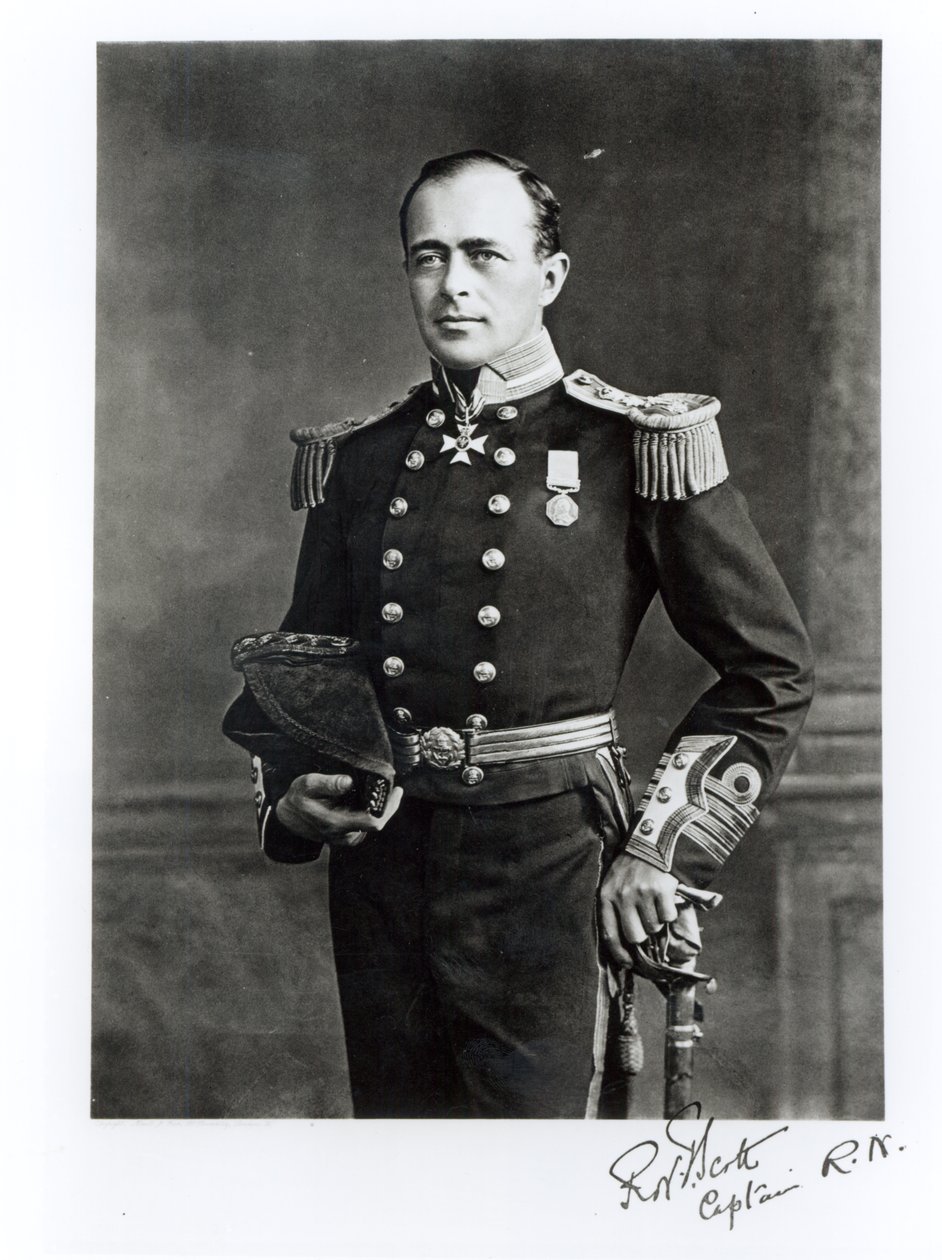 Robert Falcon Scott kapitány (1868-1912) portréja alkotó: English Photographer
