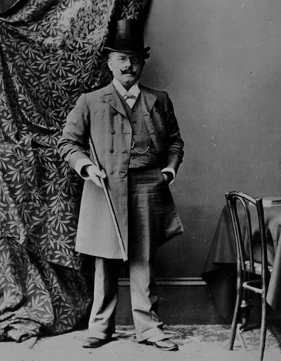 Dr. Barnardo portréja alkotó: English Photographer