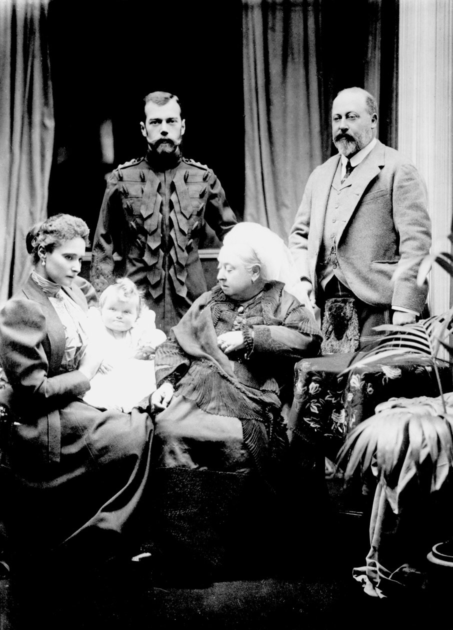 Viktória királynő, II. Miklós cár, Alekszandra Fjodorovna cárnő, lánya, Olga Nyikolajevna és Albert, walesi herceg, 1896-ban Balmoralban fényképezték alkotó: English Photographer
