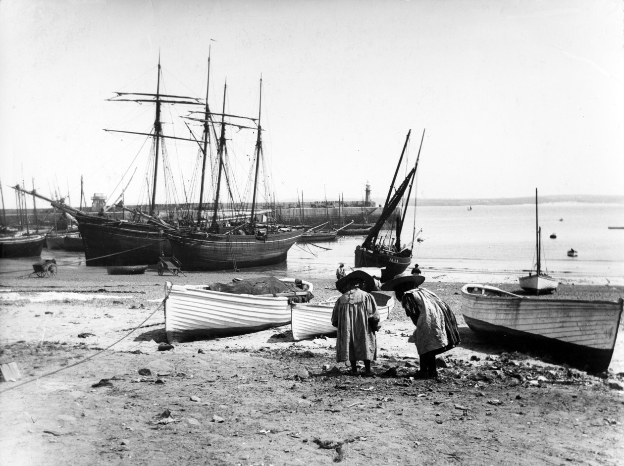 Schooners Village Belle és Chyandour, 1880-99 körül alkotó: English Photographer
