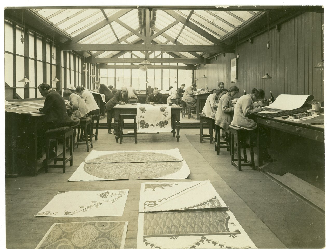 Tervezőszoba részlege, Szőnyegkereskedelem, 1923 alkotó: English Photographer