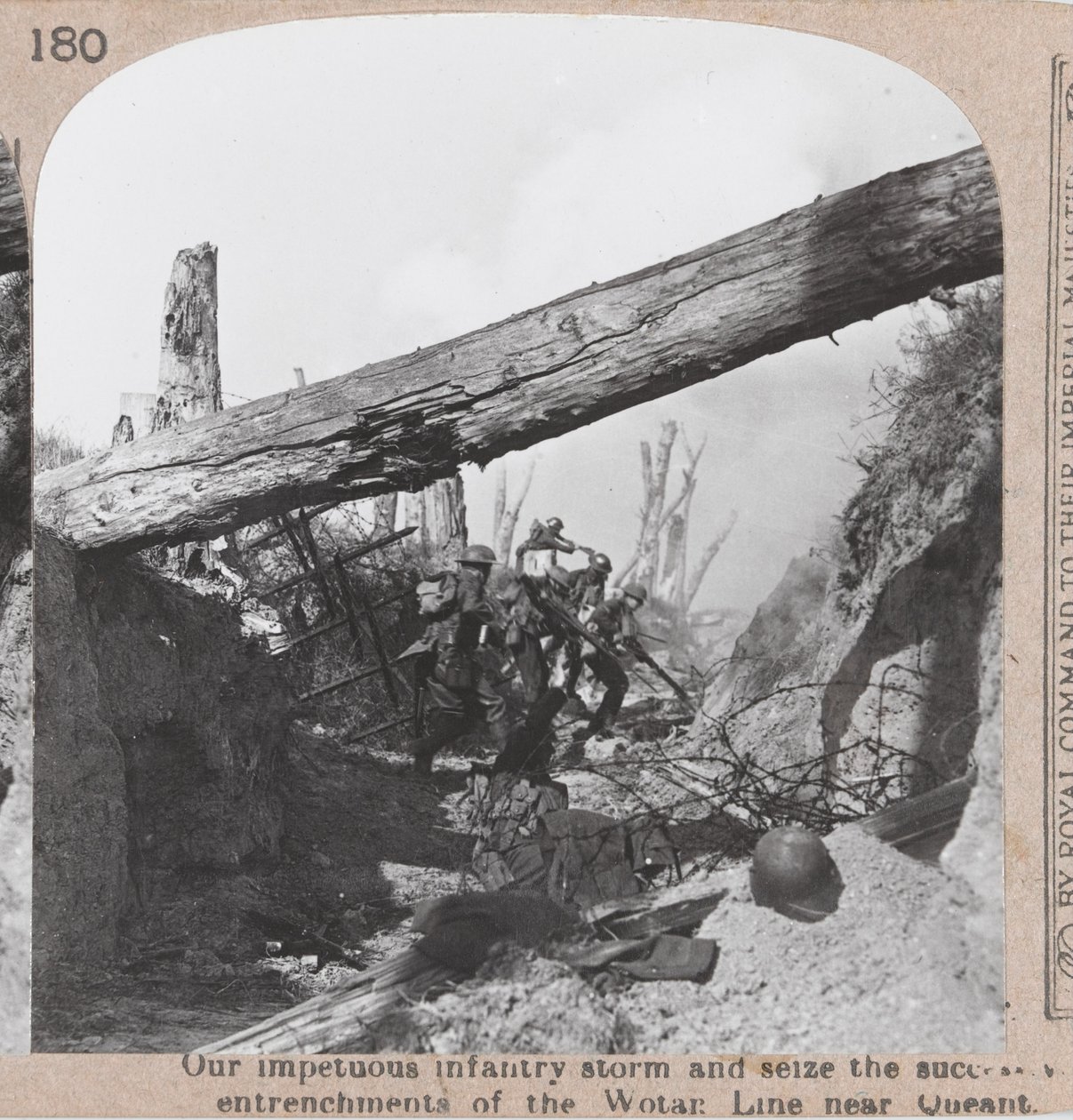 A német lövészárkok elfoglalása az Amiens-i offenzíva során, 1918 alkotó: English Photographer