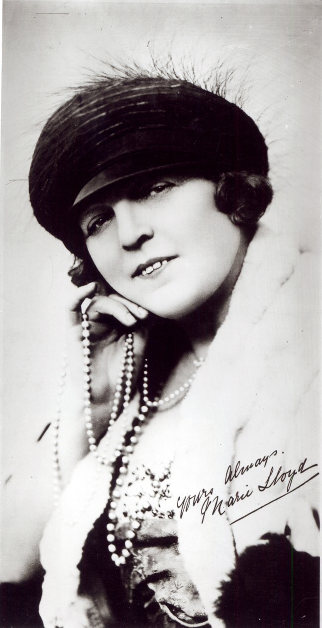Marie Lloyd (1870-1922) aláírt fényképe alkotó: English Photographer