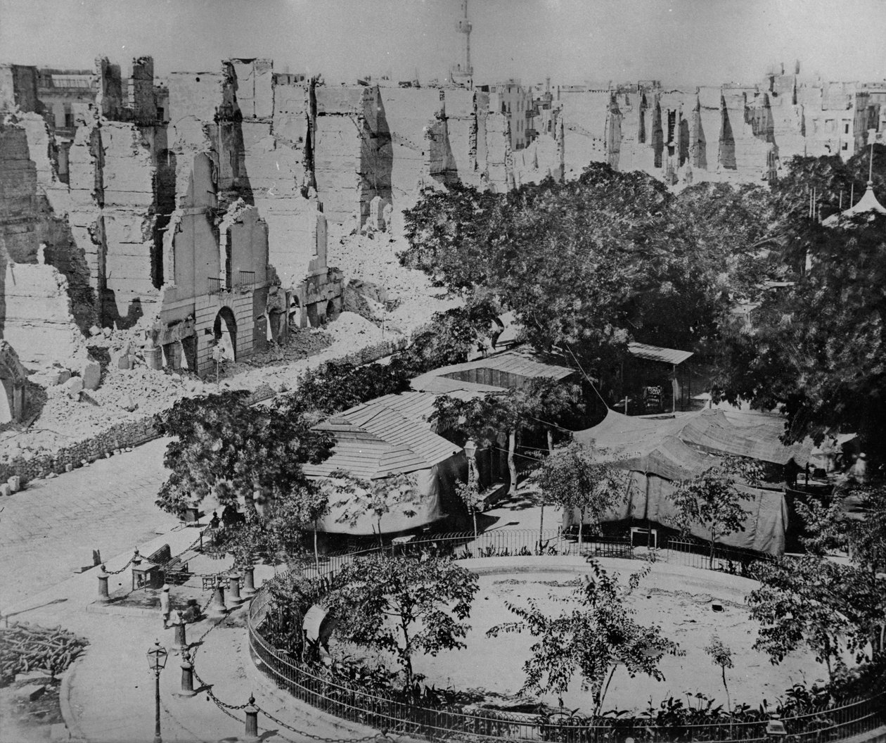A brit bombázás által elpusztított tér, Alexandria, 1882 alkotó: English Photographer