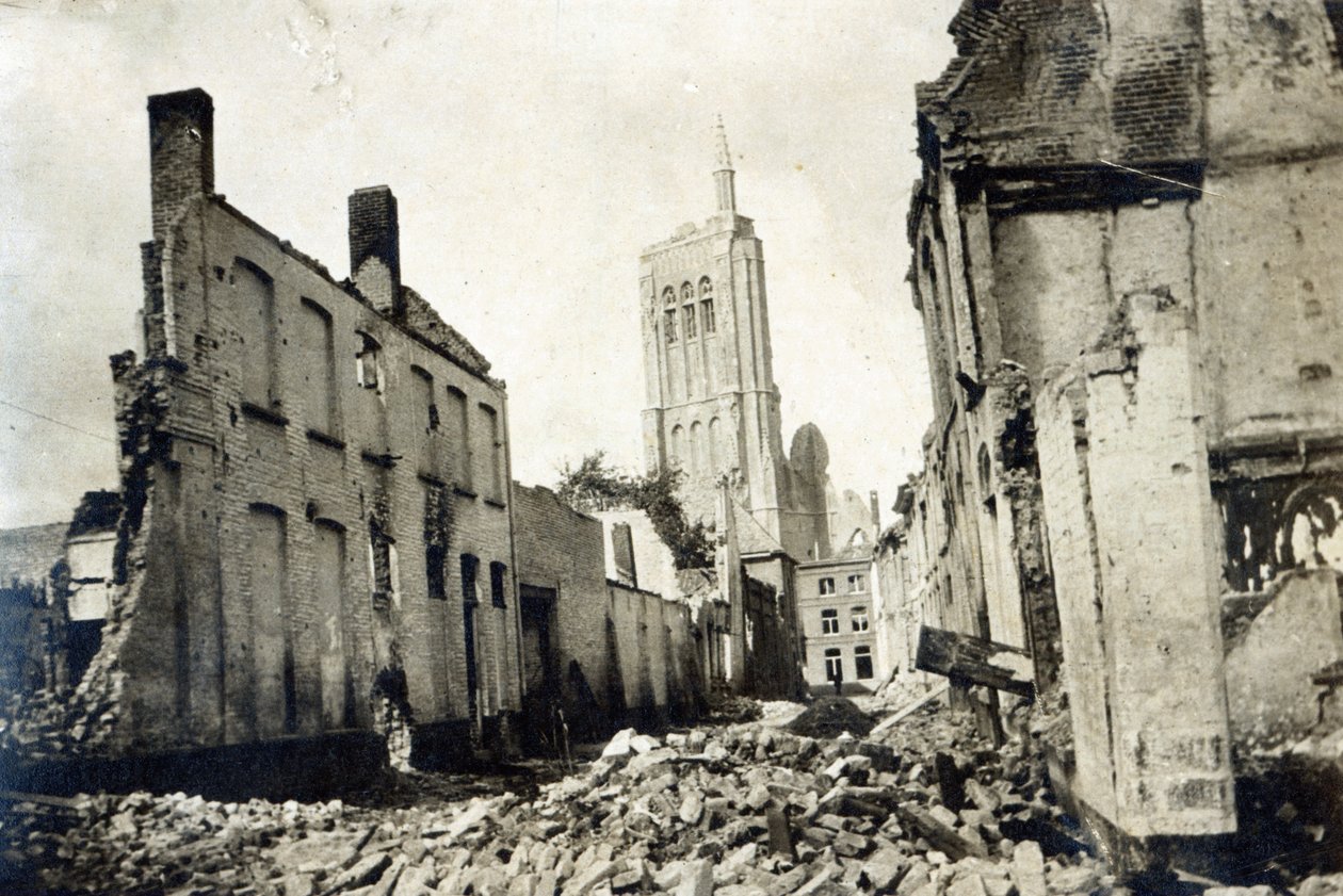 Szent Jakab-templom, Ypres, 1915. június alkotó: English Photographer