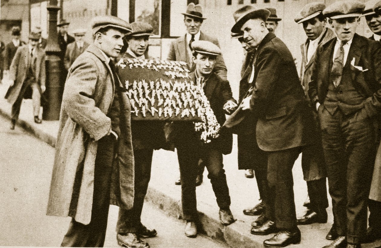Utcai árusok futballszívességeket árulnak, Kings Cross (szépia fotó) alkotó: English Photographer