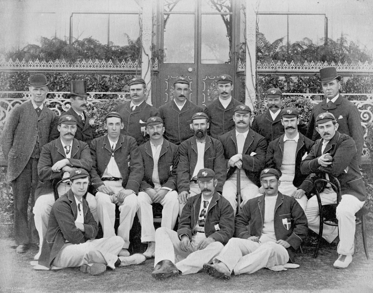 The Australians, 1893. nyolcadik csapat, a Famous Cricketers and Cricket Groundsból, kiadó: Hudson and Kearns, 1895 alkotó: English Photographer