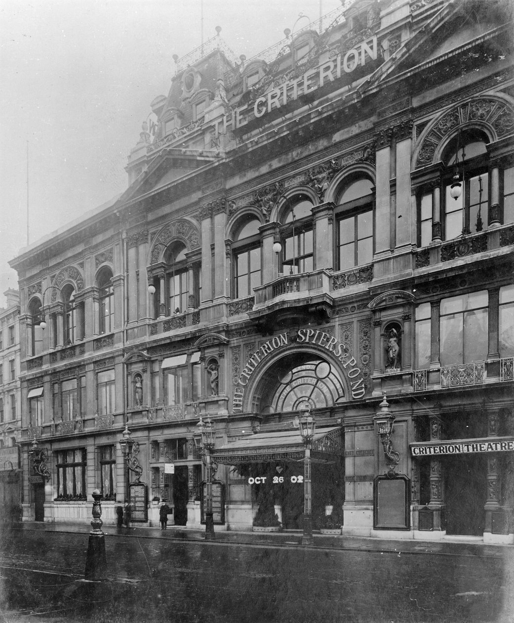 A Kritérium Étterem és Színház, 1902 alkotó: English Photographer
