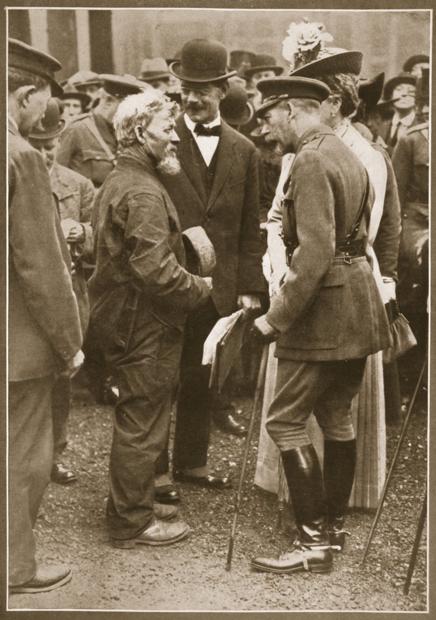 A király és a királynő egy régi hajóépítővel beszélget Birkenheadben (szépia fotó) alkotó: English Photographer
