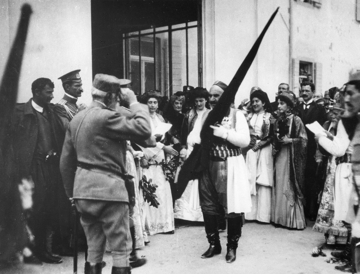 Montenegró királya török zászlóval, Cettinge, Montenegró, 1913 alkotó: English Photographer