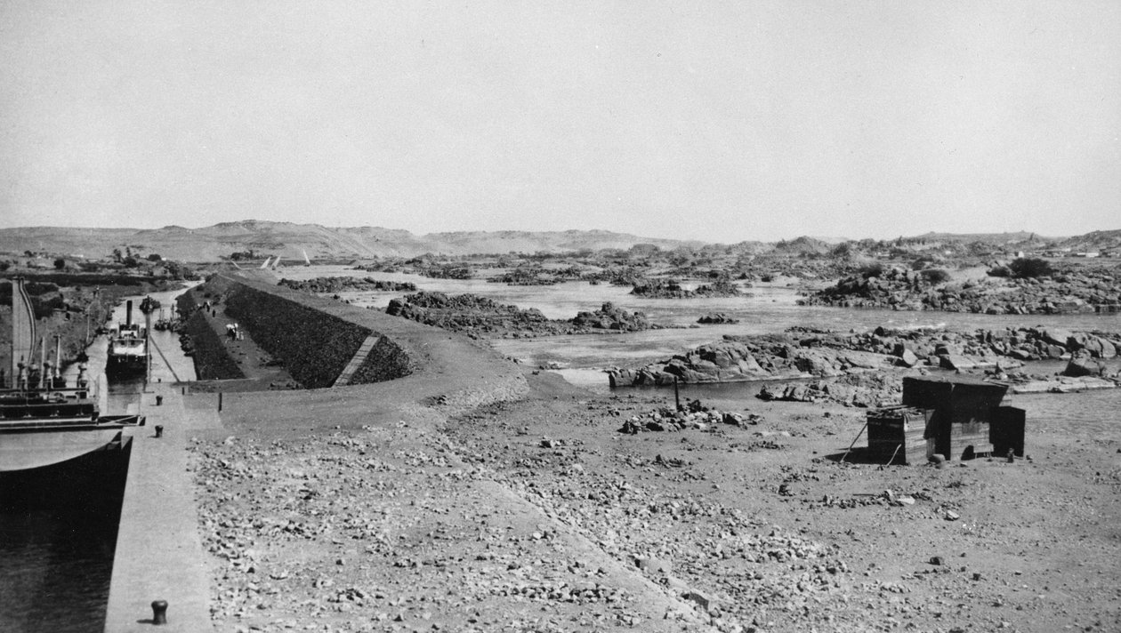 Zárak a Nílus gátjánál, 1904-2005 körül alkotó: English Photographer