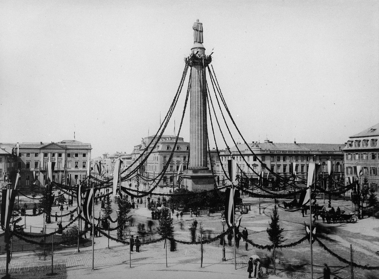 A Luisenplatz, Darmstadt, 1884. április 30 alkotó: English Photographer