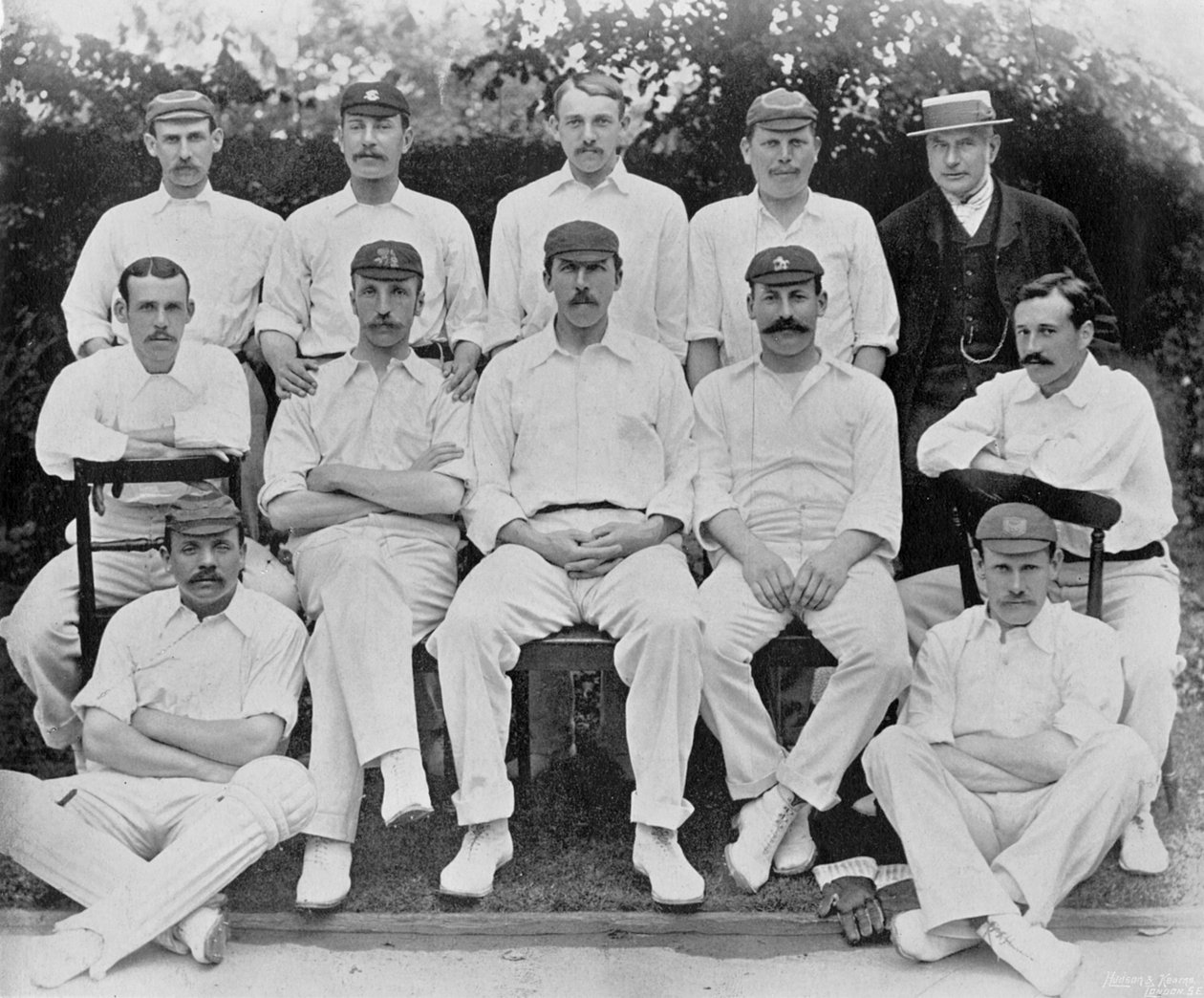 A Players csapata az 1894-es Lords-i Gentlemen v Players mérkőzésről, a Famous Cricketers and Cricket Groundsból, kiadta Hudson és Kearns, 1895 alkotó: English Photographer