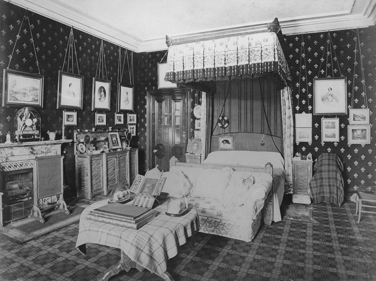 The Queens Bedroom, Balmoral Castle alkotó: English Photographer