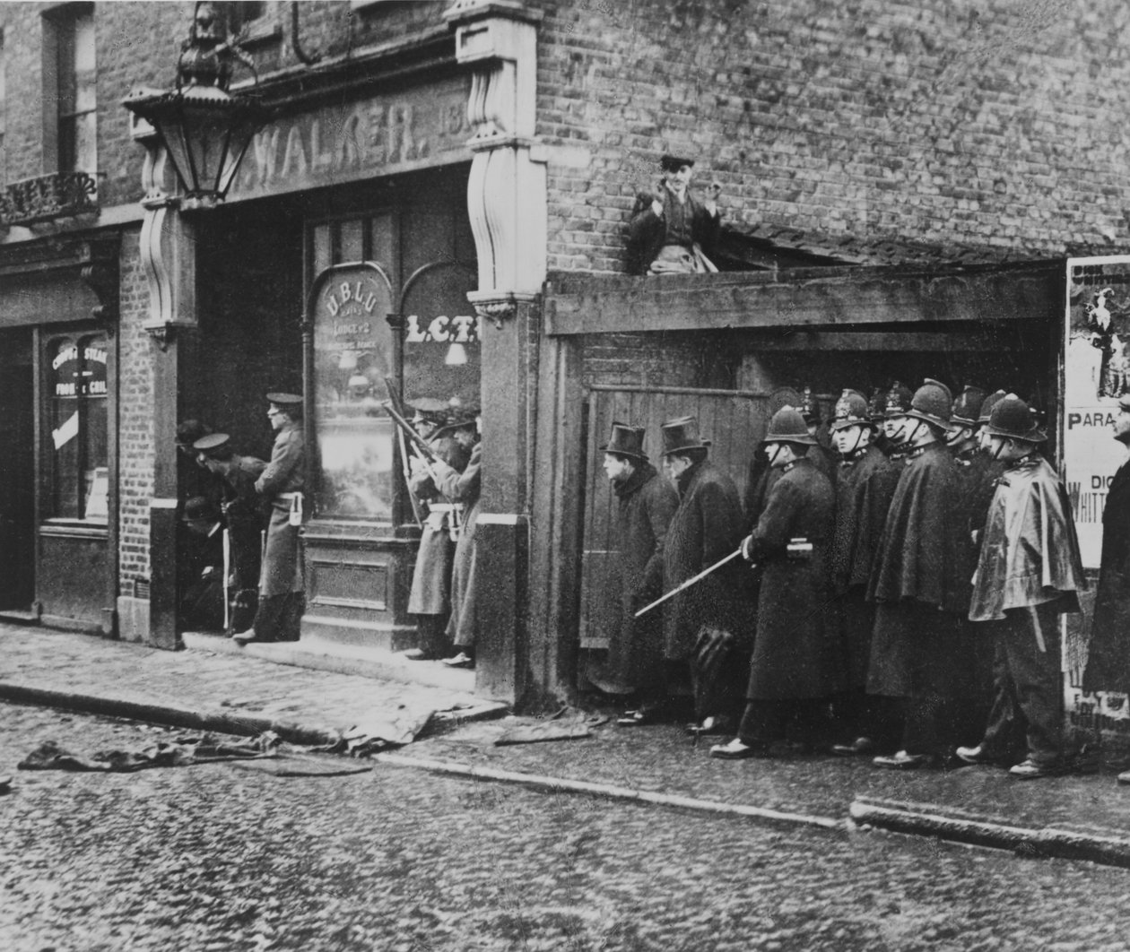 A Sidney Street ostroma, 1911 alkotó: English Photographer