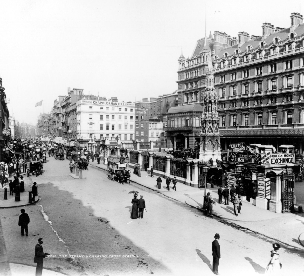 The Strand and Charing Cross Station, London, 1890 körül alkotó: English Photographer