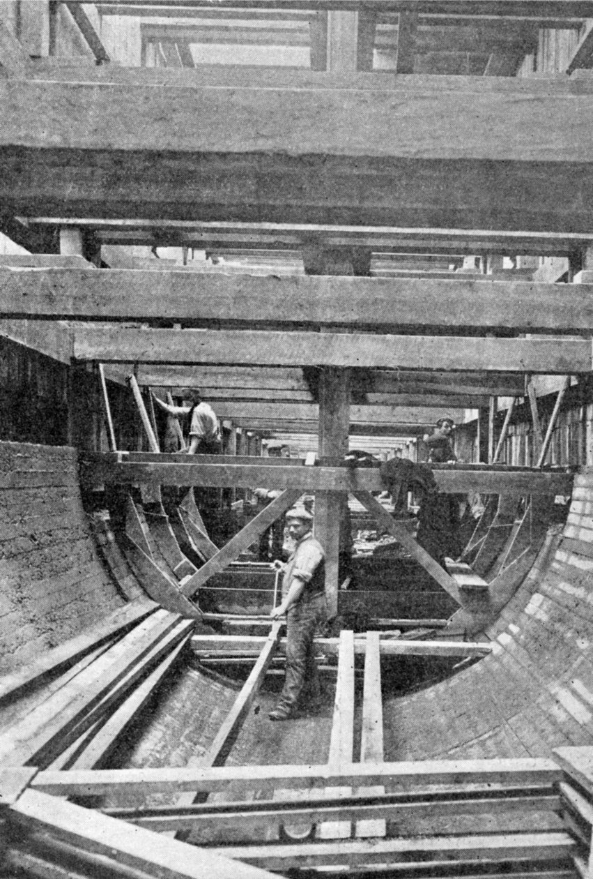 A Bow és a Victoria Park szennyvízcsatorna fa- és betonfenéke, illusztráció a The Kingből, 1901. június 1. alkotó: English Photographer