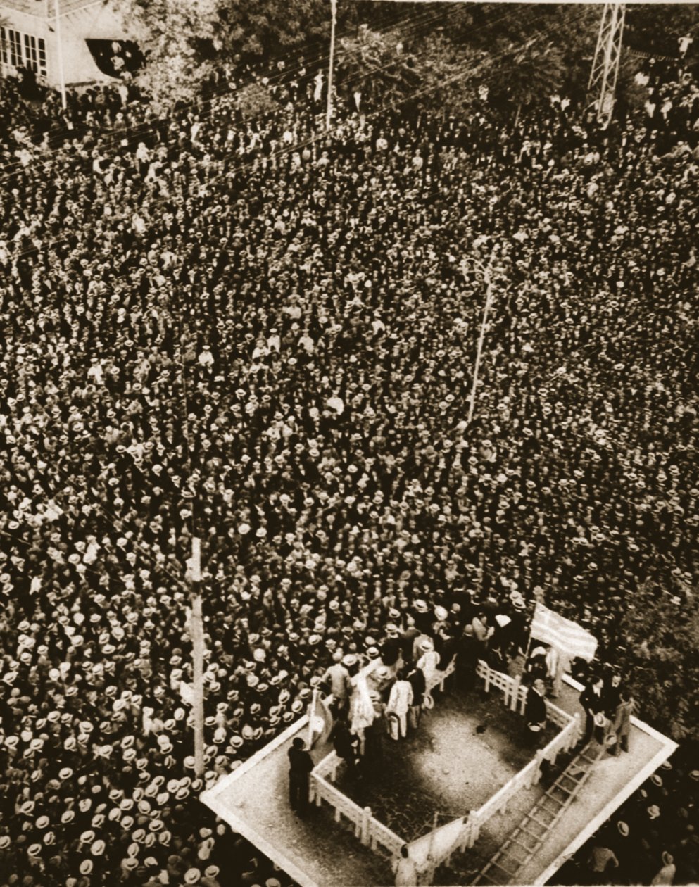 Macedónia felhívása a bolgár invázió ellen: tömeggyűlés Szalonikában, illusztráció a The Illustrated War Newsból, 1916. szeptember 13. (szépia fotó) alkotó: English Photographer
