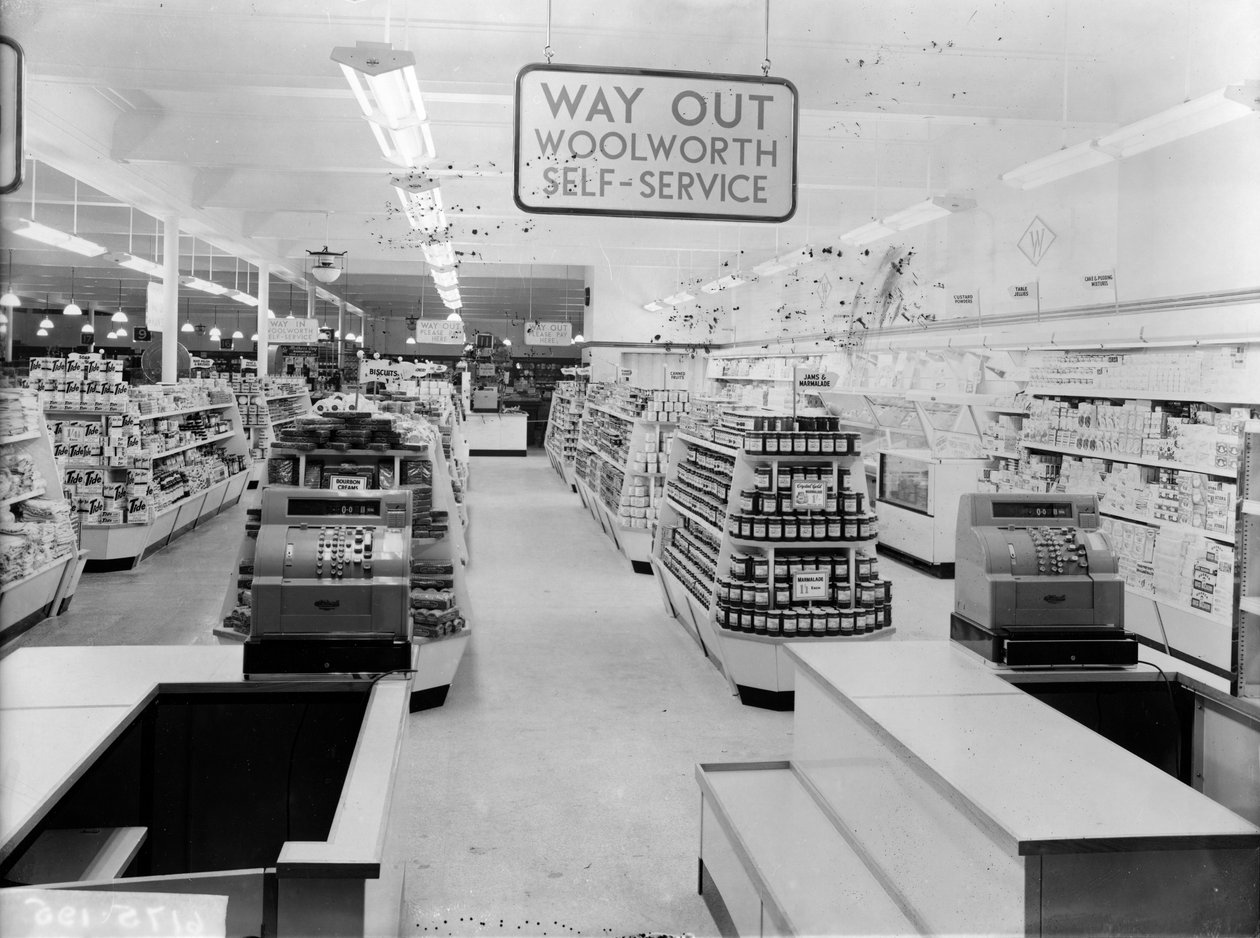Tills, Woolworths üzlet, 1956 alkotó: English Photographer