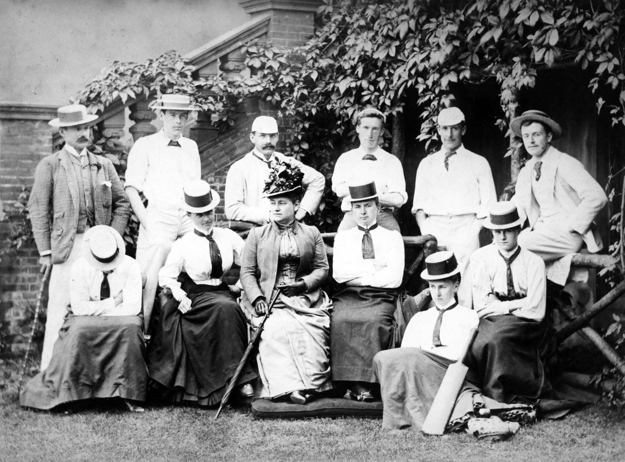 Viktoriánus férfi és női krikettcsapat, 1890 körül alkotó: English Photographer