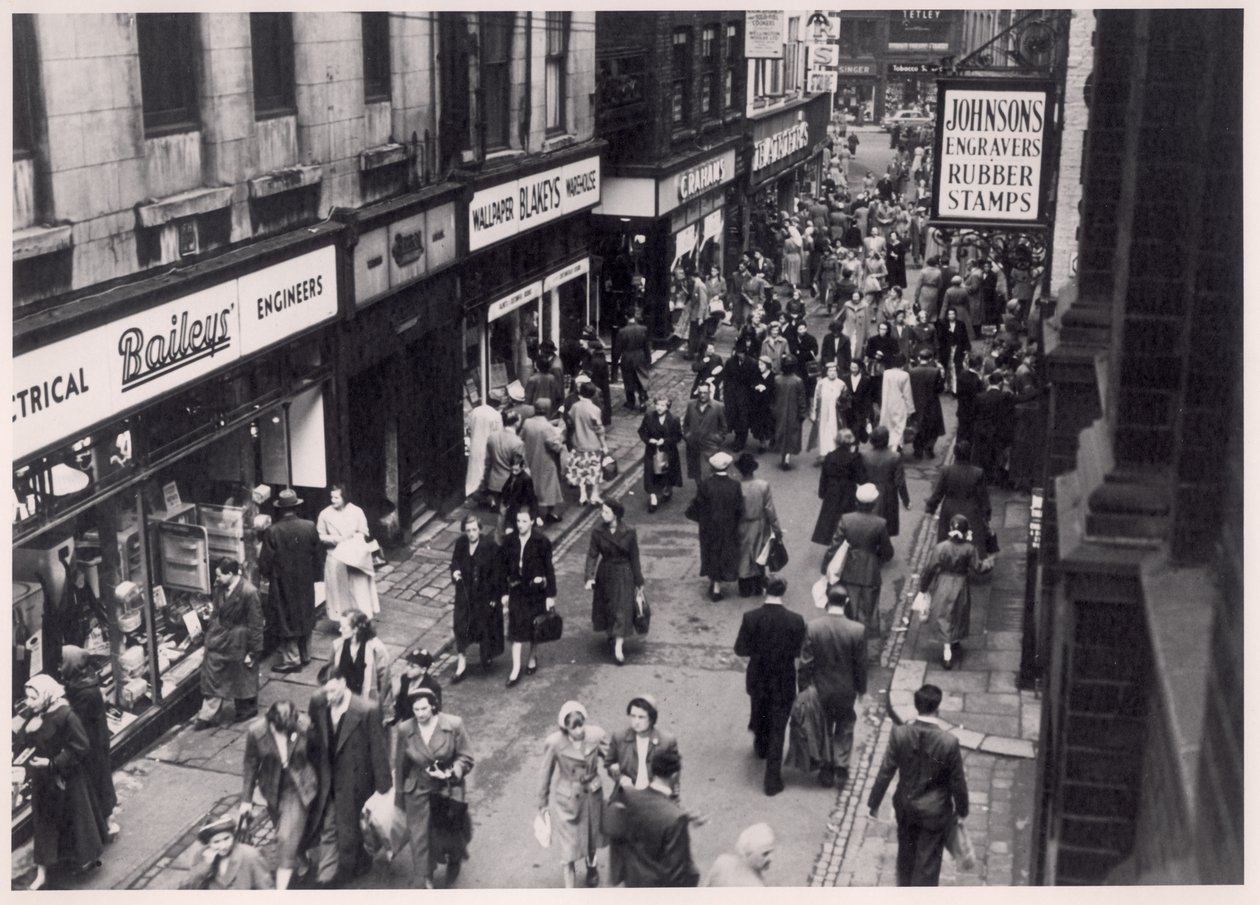 Vásárlók látképe a Trinity Streeten, Leeds, 1956 alkotó: English Photographer